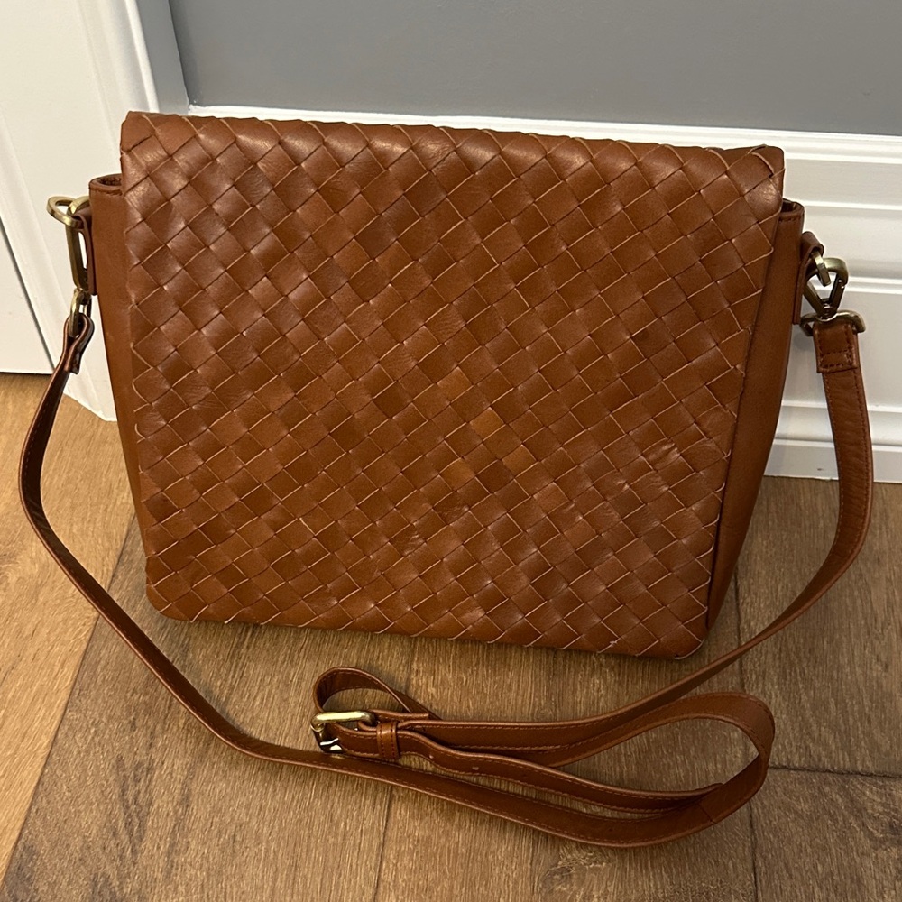 Elegant Brown Woven Leather Shoulder Bag